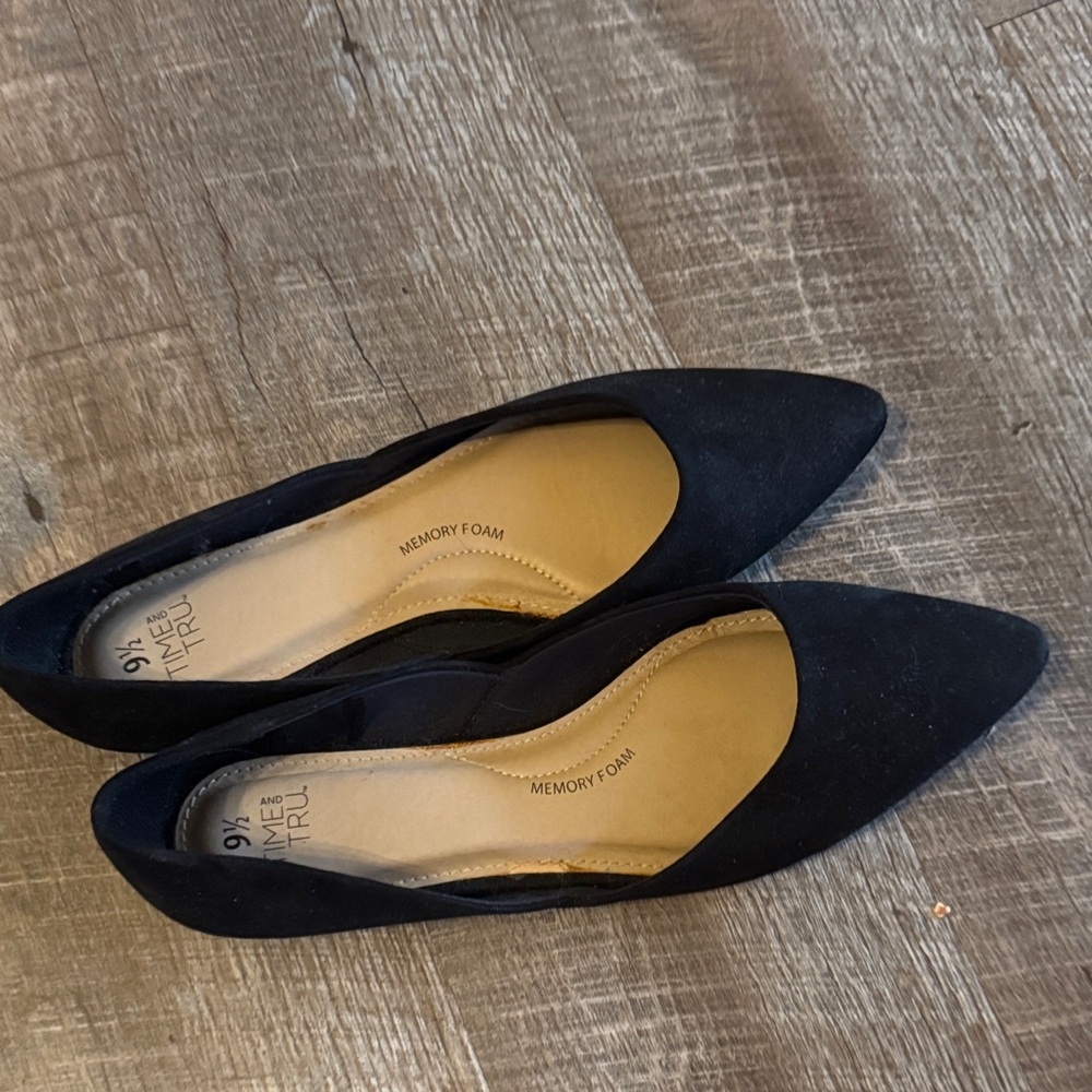 Time and Tru Women's Black Flats with Memory Foam